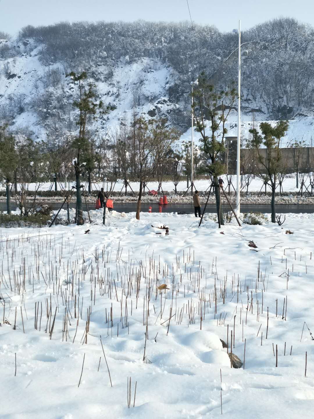 南京联通组织代维抗击暴雪保障通信畅通