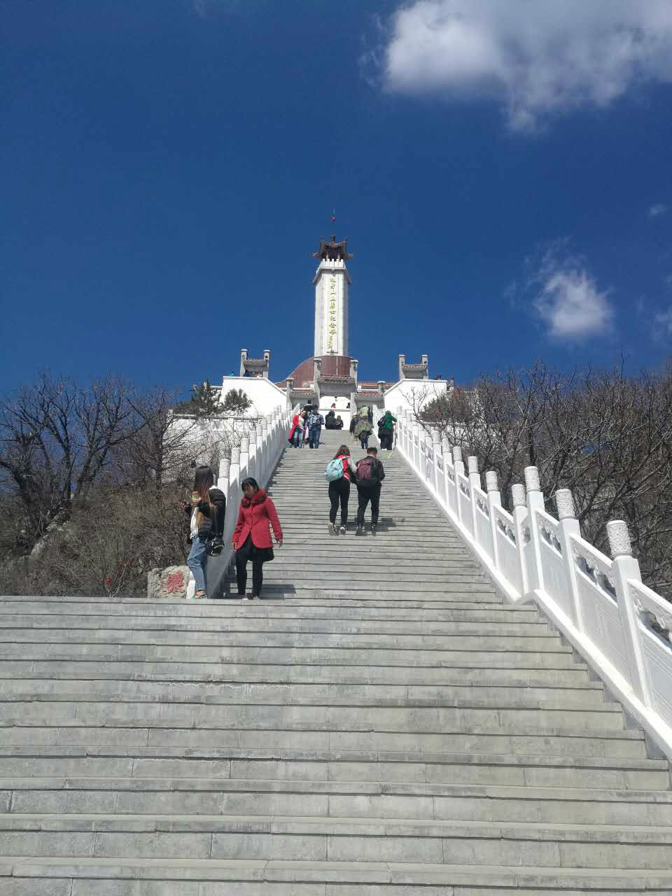 饲料单元保定分公司"狼牙山寻爱之旅"第一季