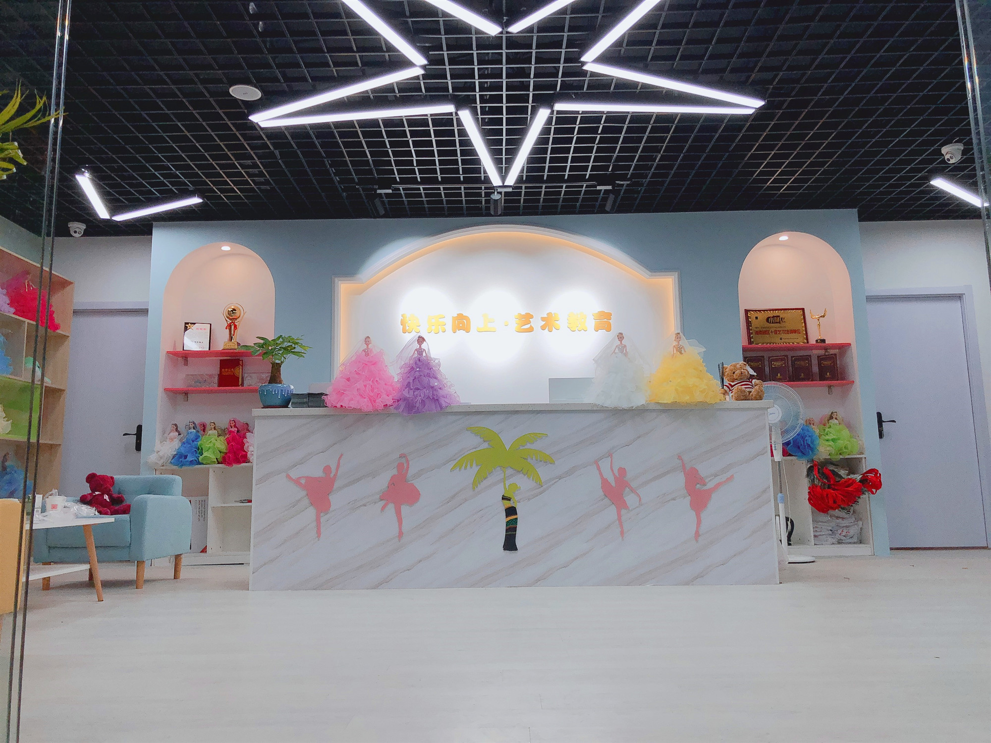 学舞蹈就来～海南快乐向上艺术教育!!