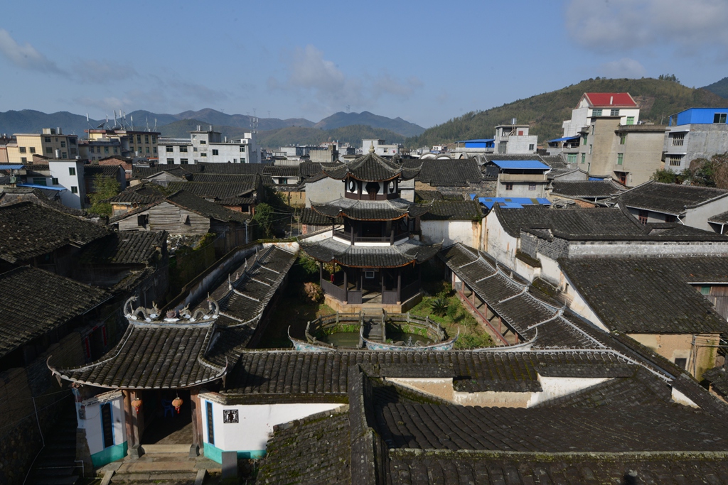 《文昌阁》赖华辉 摄 《古法焙茶》钱锦承 摄