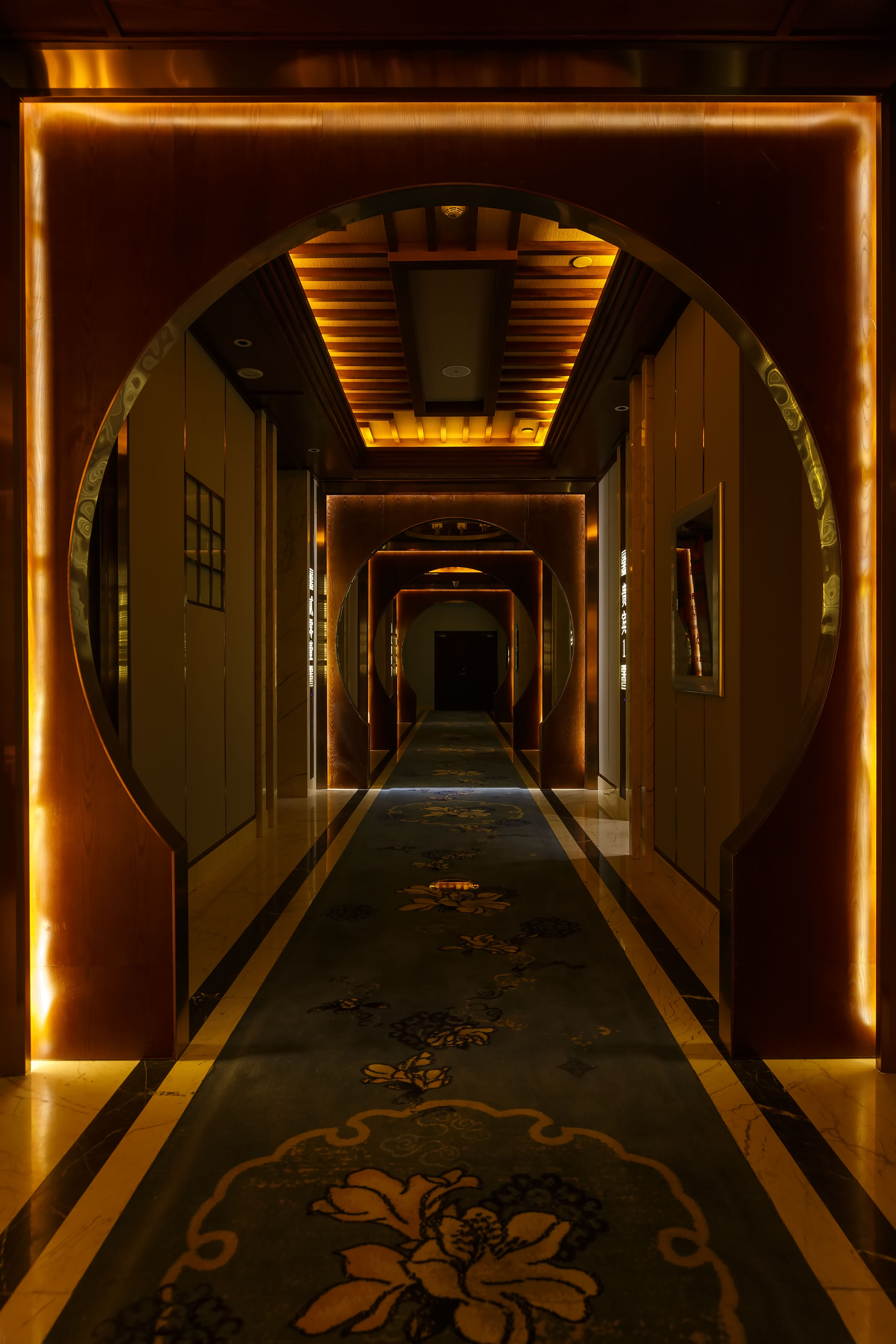 grogshop profile        万鑫阁假日酒店是集星级客房与高端足道于