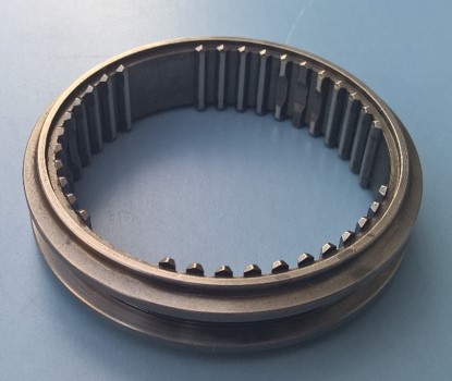 用来连动花键毂,同步环,啮合齿圈,并与齿圈,同步环有相同的花键齿.