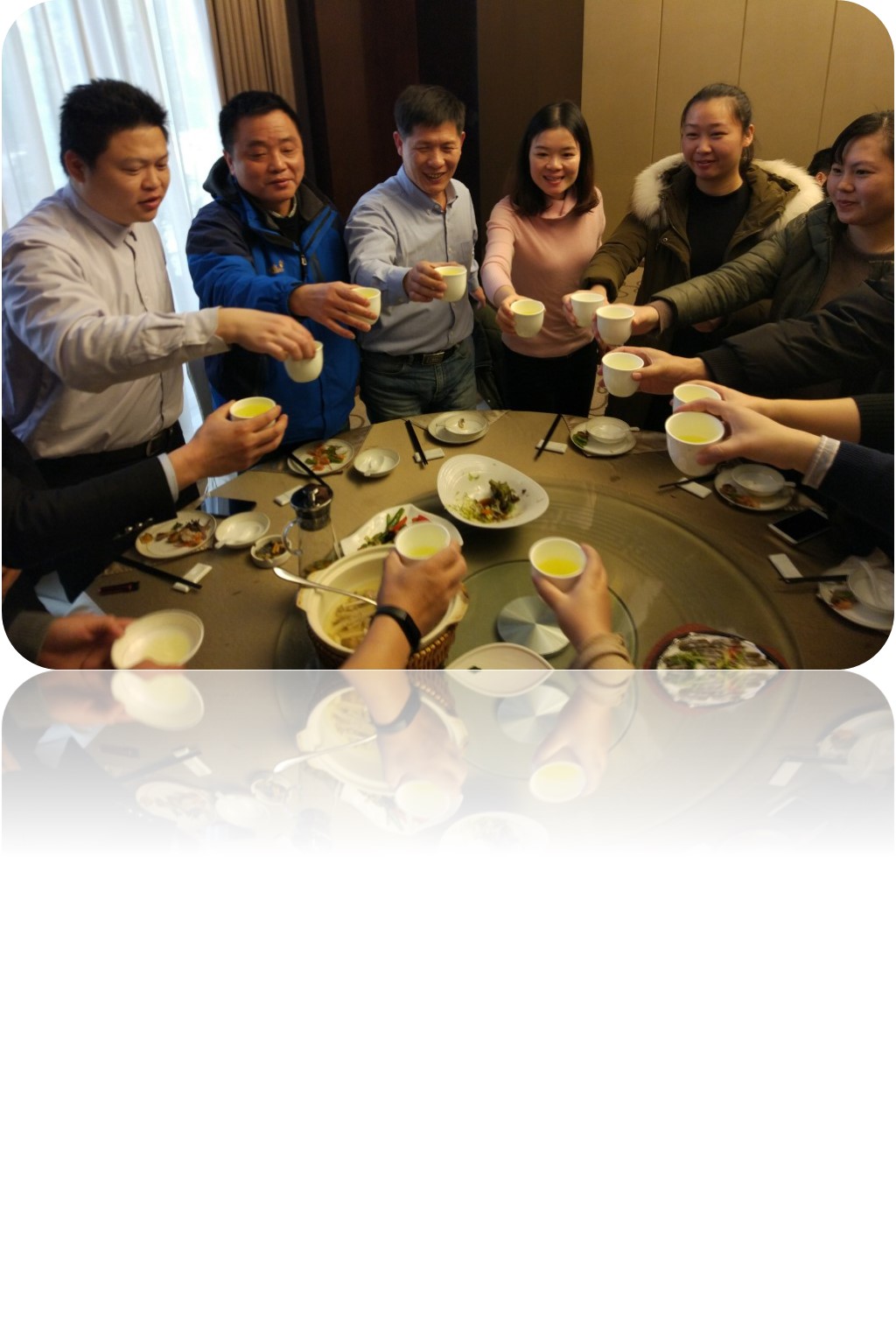 阳光城物业上海公司在新的一年里组织公司核心骨干人员吃"开工饭"