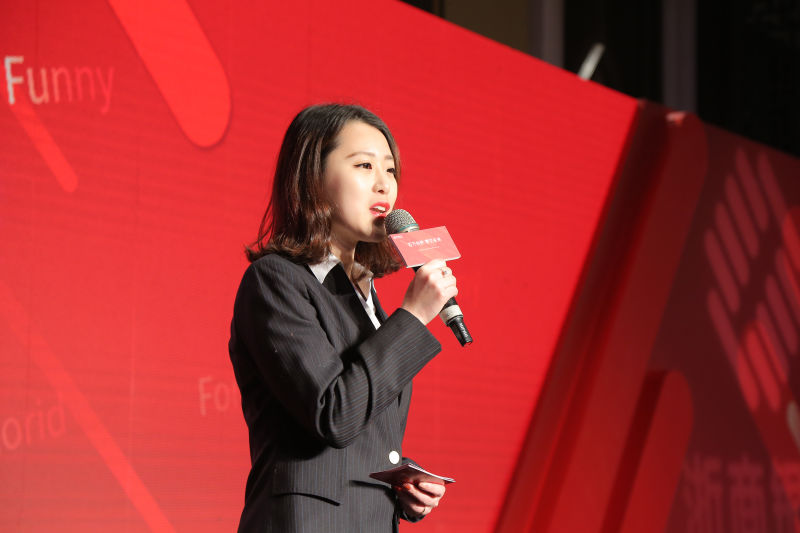 会议在杭州分行的大力协办下有序开展(图为主持人优雅登场)